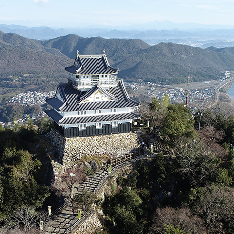 不動産登記に関する重要書類と登記簿のイメージ